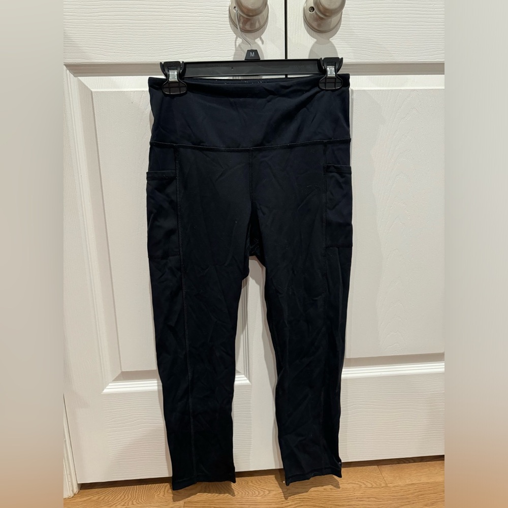 Black capri length leggings with pockets on both legs